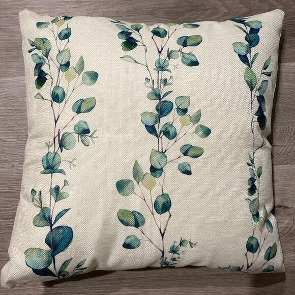 New Martha Stewart outdoor succulent eucalyptus weather resistant accent pillows - Picture 3 of 9